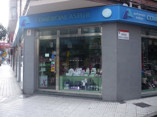 Perfumería Comercial Astur. Manuel Llaneza, Gijón. Punto de venta Eva Rogado