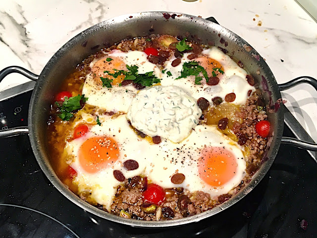 Huevos Braseados con Cordero, Tahin y Sumac