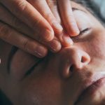 Cómo oxigenar la piel: Reflexología facial y tratamiento cosmético.